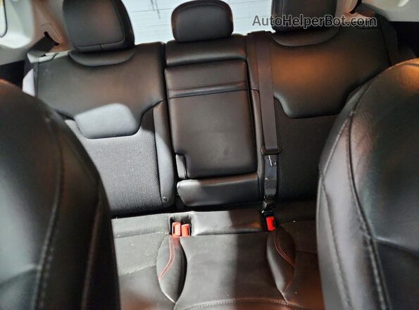 3C4NJDDB4KT667889 2019 JEEP COMPASS Белый Вид задних сидений