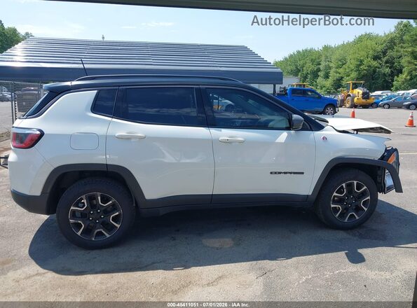 3C4NJDDB4KT799969 2019 JEEP COMPASS White Вид задньої частини салону