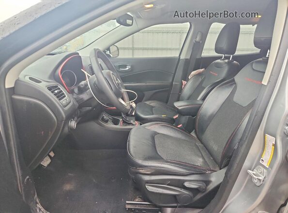 3C4NJDDB4MT519860 2021 JEEP COMPASS Silver Front interior view