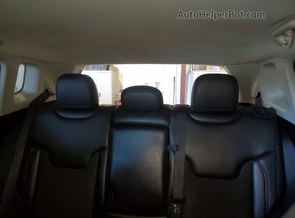 3C4NJDDB4MT571618 2021 JEEP COMPASS White Rear seats view