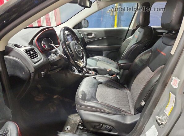 3C4NJDDB4MT598317 2021 JEEP COMPASS Gray წინა სალონის ხედი