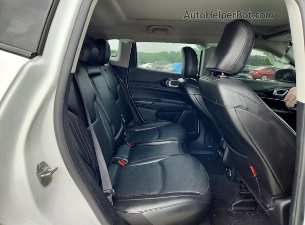 3C4NJDDB4NT115751 2022 JEEP COMPASS White Вид задньої частини салону