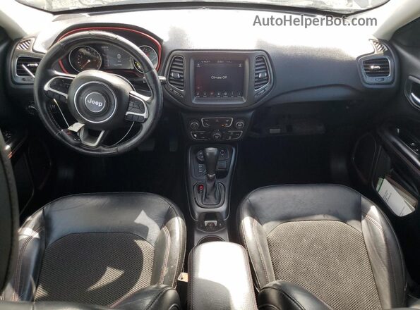 3C4NJDDB5JT179680 2018 JEEP COMPASS Серый Вид панели приборов