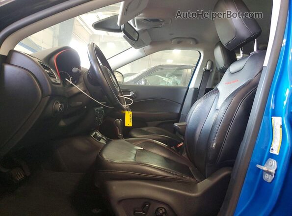 3C4NJDDB5JT343462 2018 JEEP COMPASS Синий Вид салона спереди