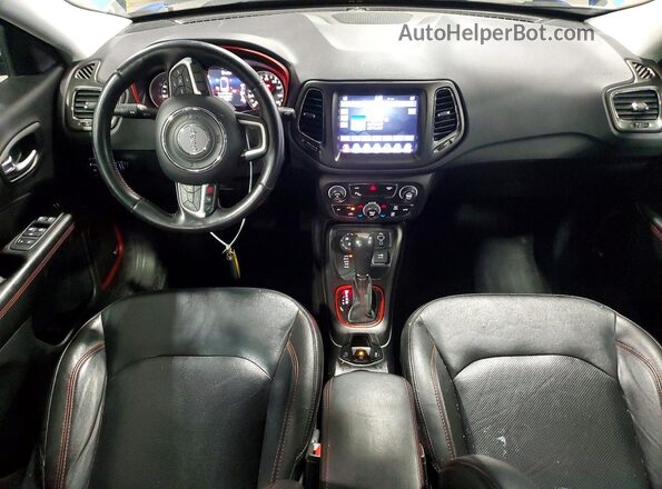3C4NJDDB5JT343462 2018 JEEP COMPASS Синий Вид панели приборов