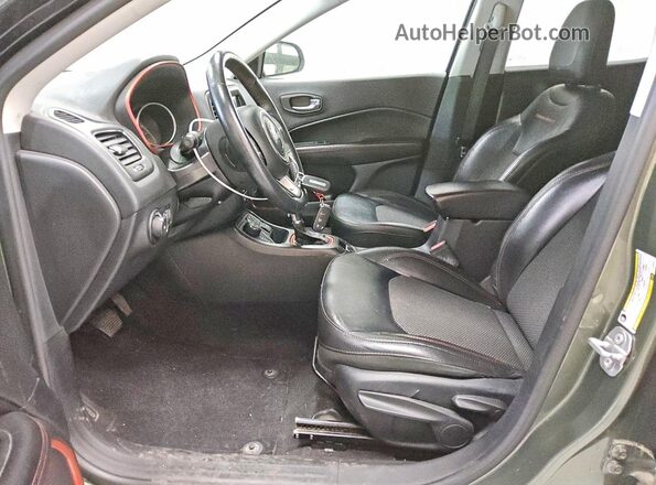 3C4NJDDB5KT653015 2019 JEEP COMPASS Green წინა სალონის ხედი