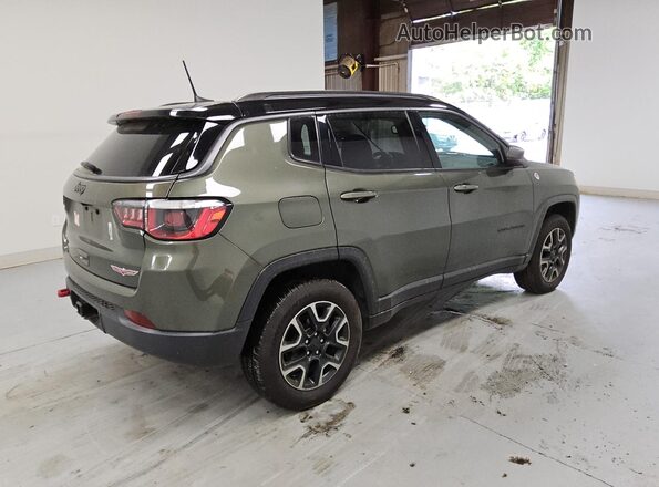 3C4NJDDB5KT653015 2019 JEEP COMPASS Green 