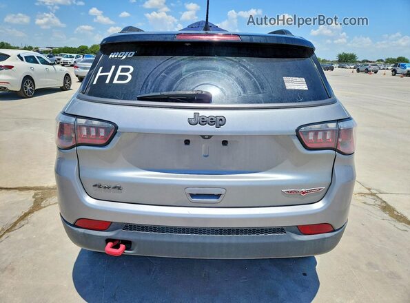 3C4NJDDB5KT728604 2019 JEEP COMPASS Silver Rear view