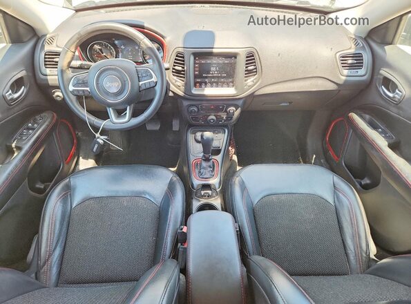 3C4NJDDB5KT728604 2019 JEEP COMPASS Silver Dashboard view