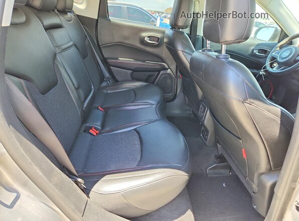 3C4NJDDB5KT728604 2019 JEEP COMPASS Silver Rear seats view