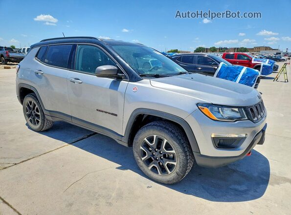 3C4NJDDB5KT728604 2019 JEEP COMPASS Silver Front right