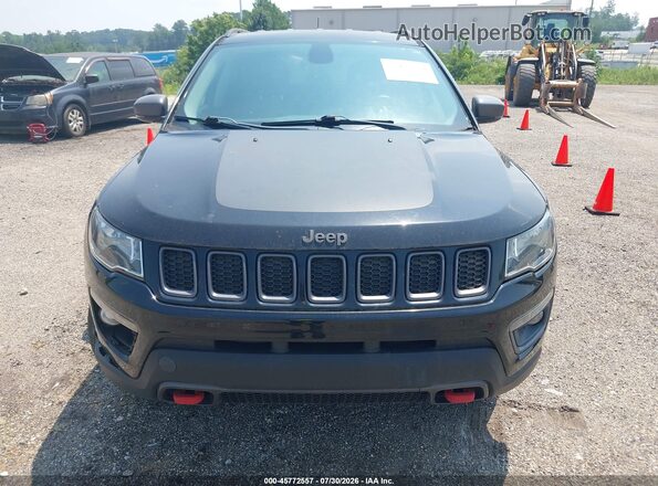 3C4NJDDB6JT223783 2018 JEEP COMPASS Black Widok z przodu