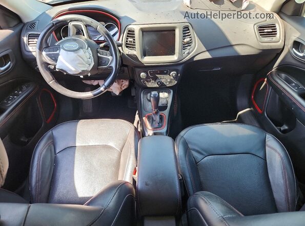 3C4NJDDB6LT132788 2020 JEEP COMPASS Gray Dashboard view