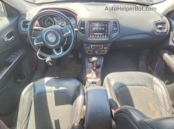 3C4NJDDB6LT177777 2020 JEEP COMPASS Silver Widok deski rozdzielczej