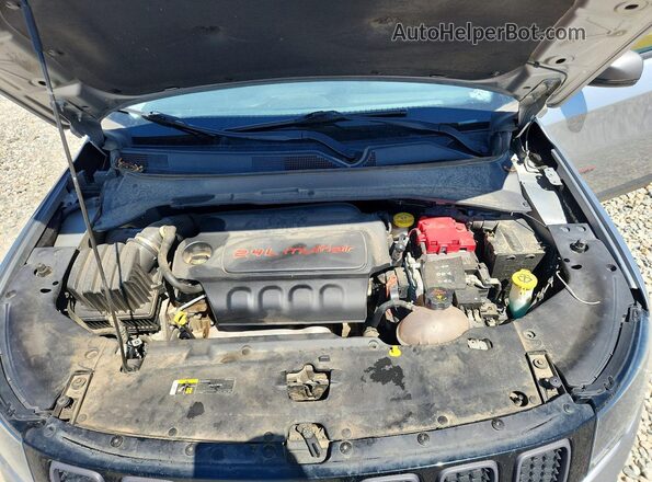 3C4NJDDB6LT177777 2020 JEEP COMPASS Silver Widok komory silnika