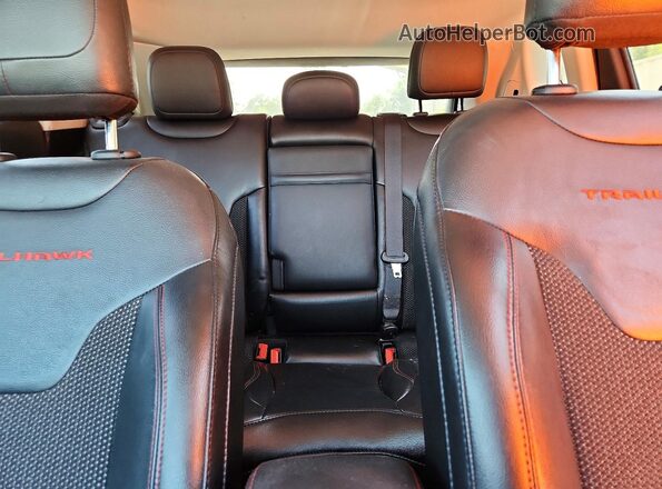 3C4NJDDB7KT825500 2019 JEEP COMPASS Charcoal Rear seats view