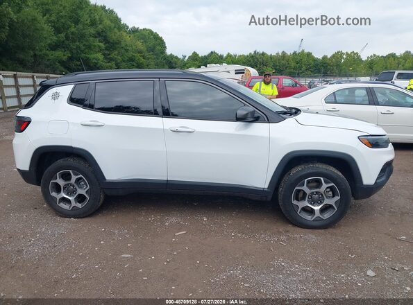 3C4NJDDB7NT144029 2022 JEEP COMPASS White Widok wnętrza z tyłu