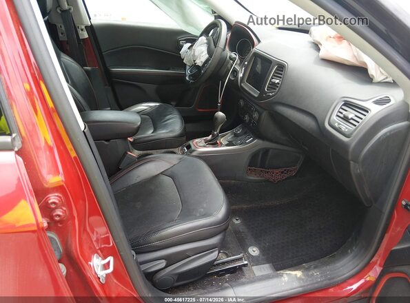 3C4NJDDB8HT646553 2017 JEEP COMPASS Red Вид салону спереду