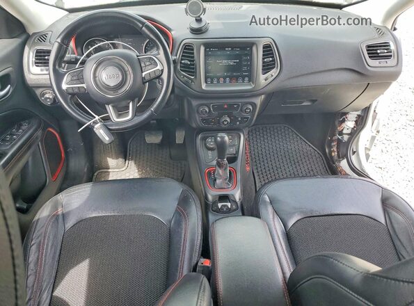 3C4NJDDB8LT163301 2020 JEEP COMPASS White Vista del salpicadero