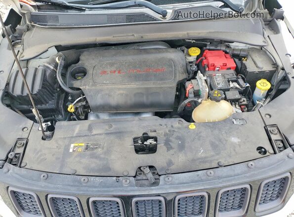 3C4NJDDB8LT163301 2020 JEEP COMPASS White Vista del compartimento del motor
