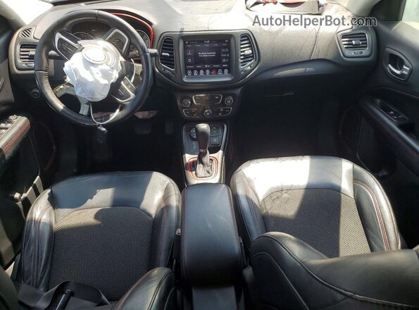 3C4NJDDB9JT315325 2018 JEEP COMPASS Серый Вид панели приборов