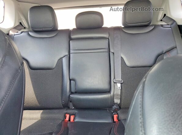 3C4NJDDB9JT315325 2018 JEEP COMPASS Серый Вид задних сидений