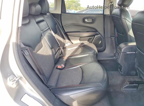 3C4NJDDB9KT785565 2019 JEEP COMPASS Серый Вид задней части салона