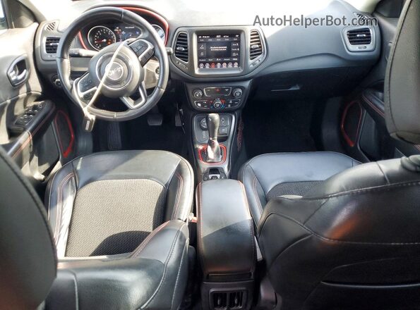 3C4NJDDB9KT785565 2019 JEEP COMPASS Серый Вид панели приборов