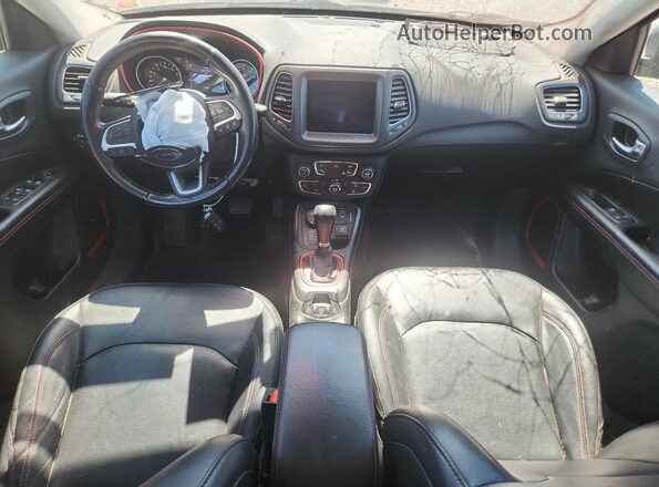 3C4NJDDB9LT143946 2020 JEEP COMPASS Черный Вид панели приборов