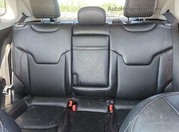 3C4NJDDB9LT143946 2020 JEEP COMPASS Черный Вид задних сидений