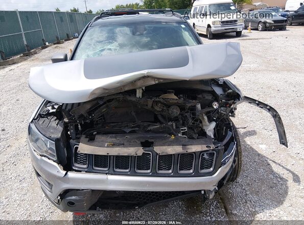 3C4NJDDB9MT520096 2021 JEEP COMPASS Silver Vista frontal