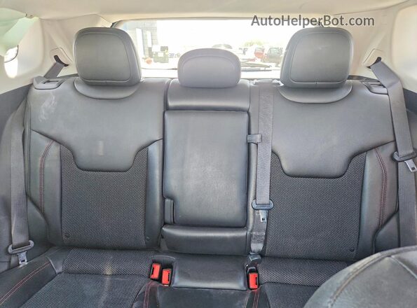 3C4NJDDB9MT591136 2021 JEEP COMPASS Maroon Հետևի նստատեղերի տեսք