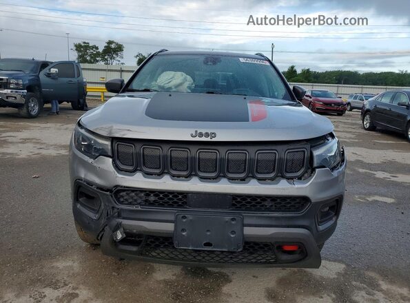 3C4NJDDB9NT155257 2022 JEEP COMPASS Gray Widok z przodu