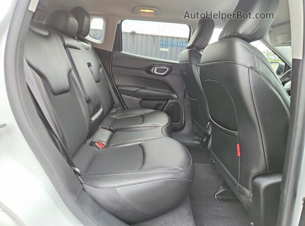3C4NJDDB9NT198710 2022 JEEP COMPASS White Vista de los asientos traseros