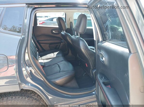 3C4NJDDBXJT404093 2018 JEEP COMPASS Gray 
