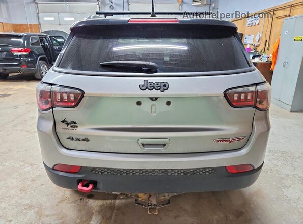 3C4NJDDBXKT627333 2019 JEEP COMPASS Silver Вид ззаду