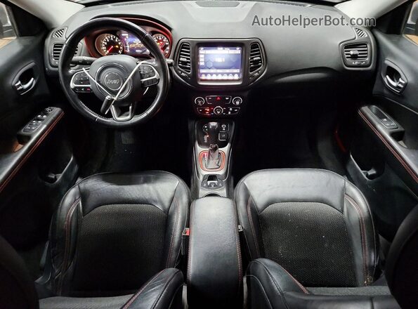 3C4NJDDBXKT627333 2019 JEEP COMPASS Silver Вид панелі приладів