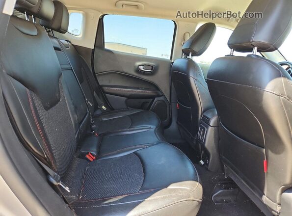 3C4NJDDBXLT106677 2020 JEEP COMPASS Silver Rear interior view
