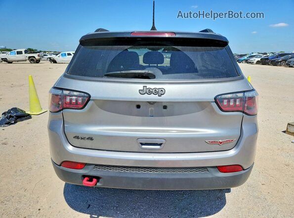 3C4NJDDBXLT106677 2020 JEEP COMPASS Silver Rear view