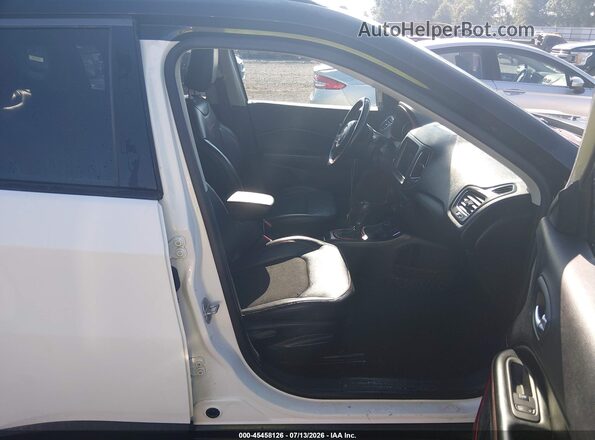3C4NJDDBXLT214782 2020 JEEP COMPASS Белый Вид салона спереди