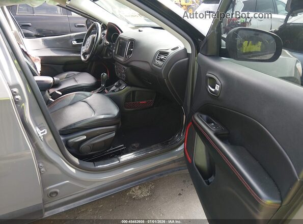 3C4NJDDBXLT222686 2020 JEEP COMPASS Gray Սալոնի դիմացի տեսք