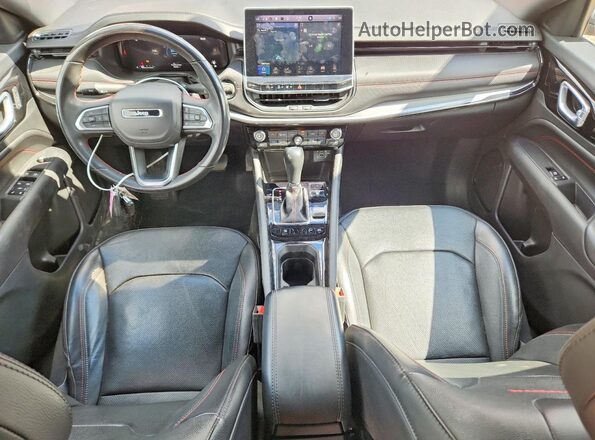 3C4NJDDN0PT504786 2023 JEEP COMPASS Red Widok deski rozdzielczej