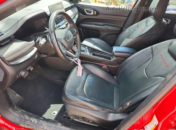 3C4NJDDN0PT504786 2023 JEEP COMPASS Red Widok wnętrza z przodu