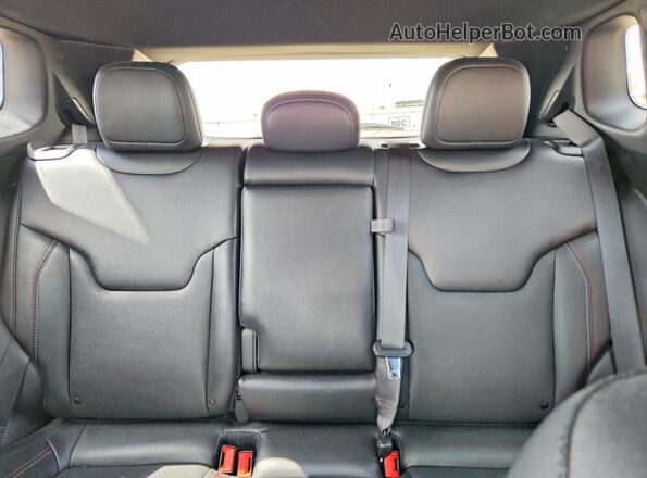 3C4NJDDN0PT504786 2023 JEEP COMPASS Red Widok tylnych siedzeń
