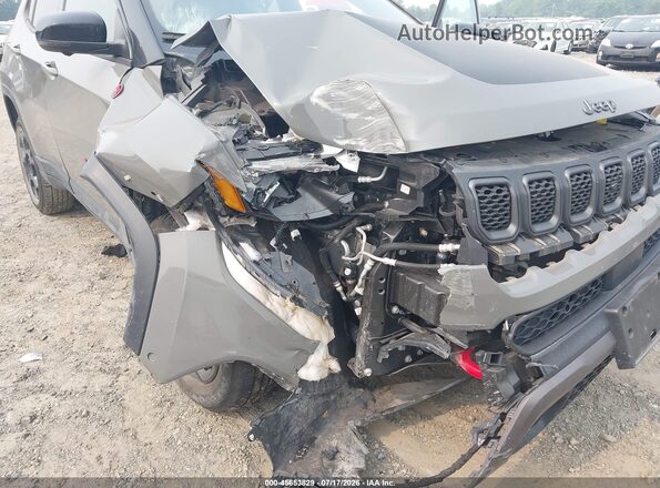 3C4NJDDN1RT589897 2024 JEEP COMPASS Gray Front view