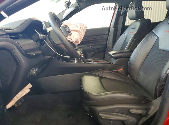 3C4NJDDN1ST543217 2025 JEEP COMPASS Red Вид салону спереду