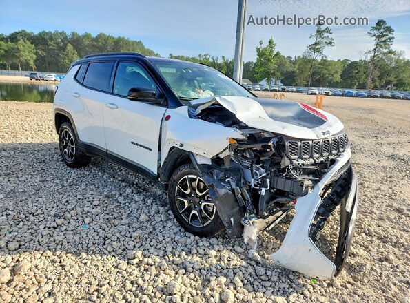 3C4NJDDN3ST551089 2025 JEEP COMPASS White Delantero derecho