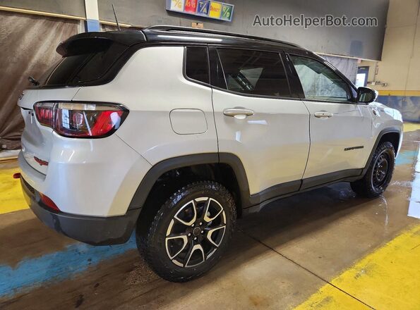 3C4NJDDN3ST590247 2025 JEEP COMPASS Silver Rear right