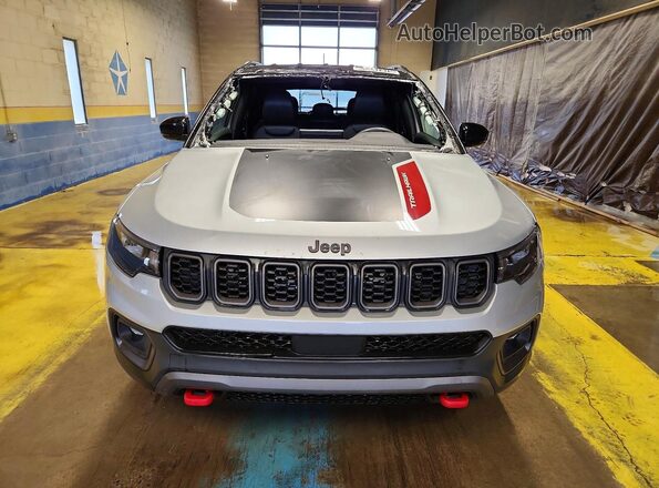 3C4NJDDN3ST590247 2025 JEEP COMPASS Silver Front view