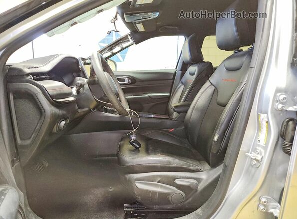 3C4NJDDN3ST590247 2025 JEEP COMPASS Silver Front interior view